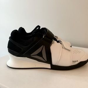 CJ Cummings Black, White weight lifting shoes Reebok Women Sz 7